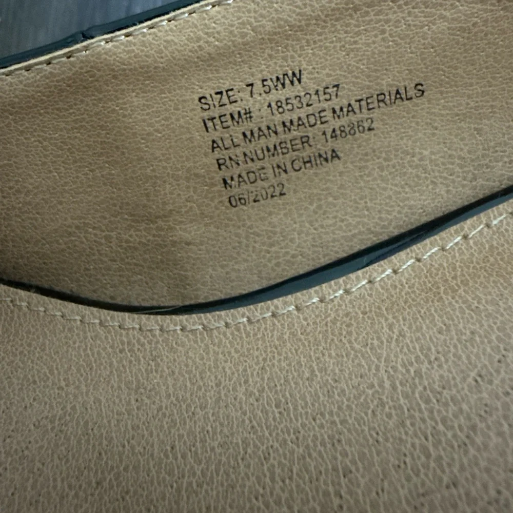 Torrid Glossy Black Mary Jane Heels - Picture 3 of 4